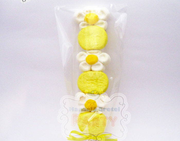 Spiedino di caramelle Marshmallows con margherita gialla