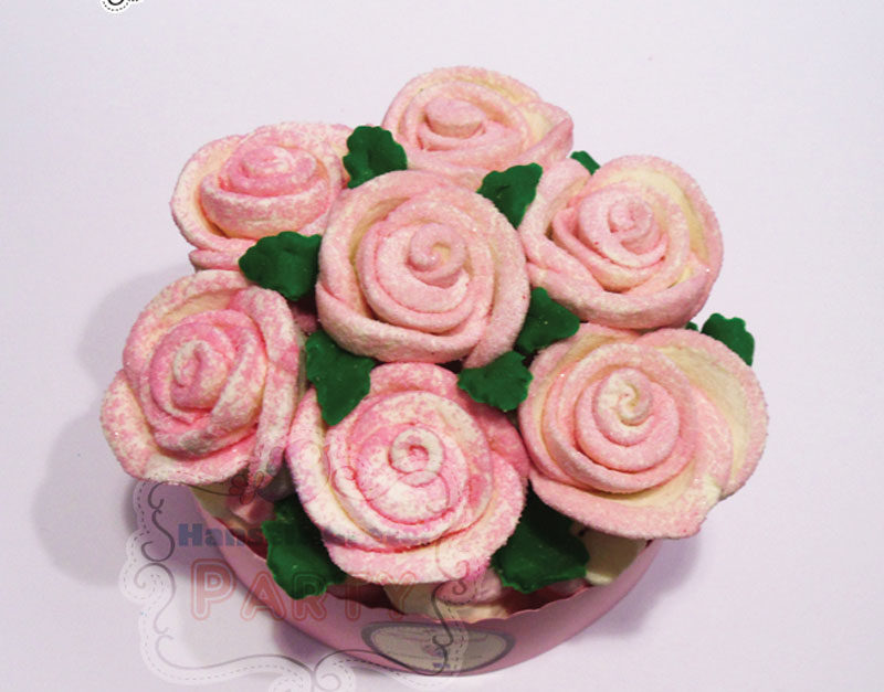 Torta di Marshmallows con Rose rosa